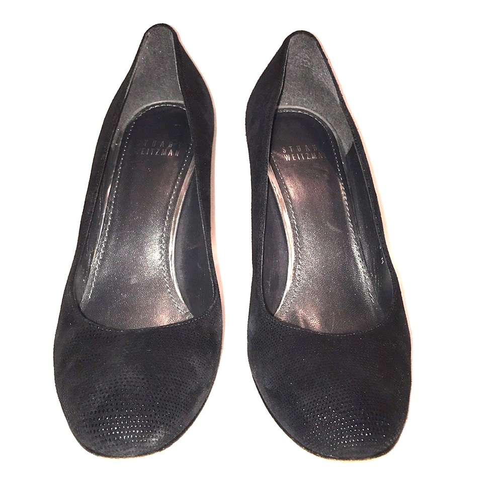 Stuart Weitzman rounded toe black suede classic styled pumps. Sz9